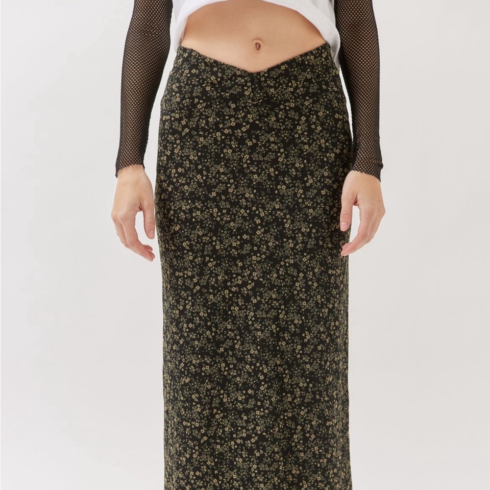 UO Gwen Printed V-front Maxi Skirt